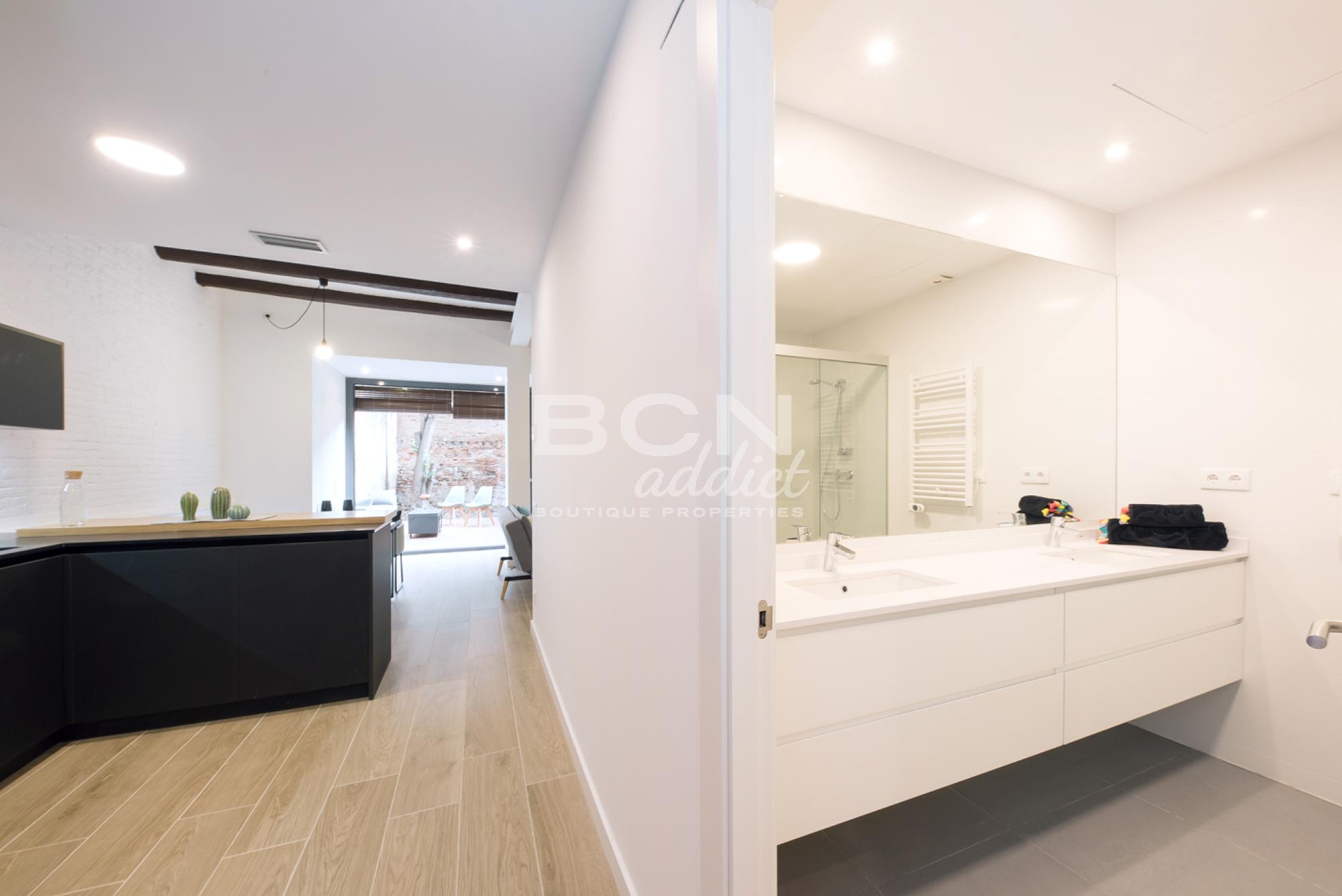 el piso se encuentra en un edificio de época de 1936 y está